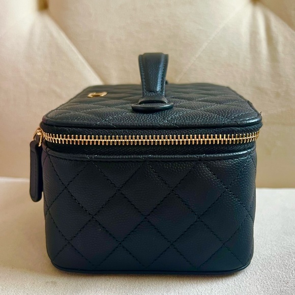 Chanel Caviar Vanity Jewelry case - Picture 3 of 11
